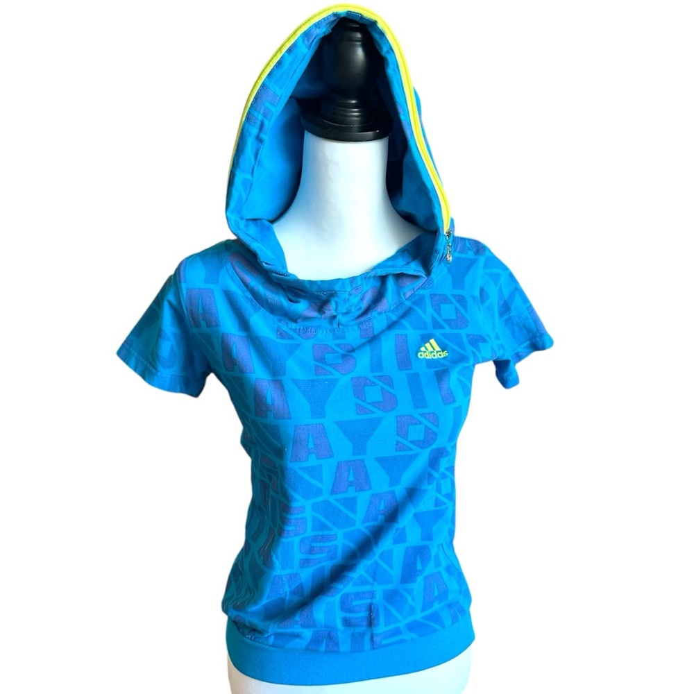 Adidas Hoodie Women's XS Blue All Over Print Short‎ Sleeve with Kangaroo Pocket